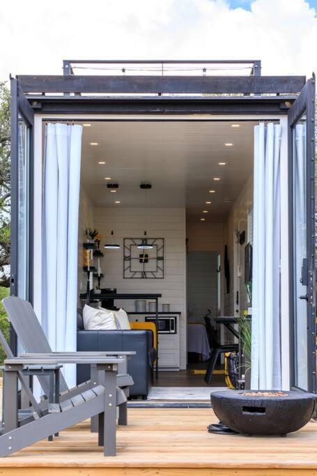 New The Yellow Beacon-Luxury Shipping Container Fredericksburg Exterior photo