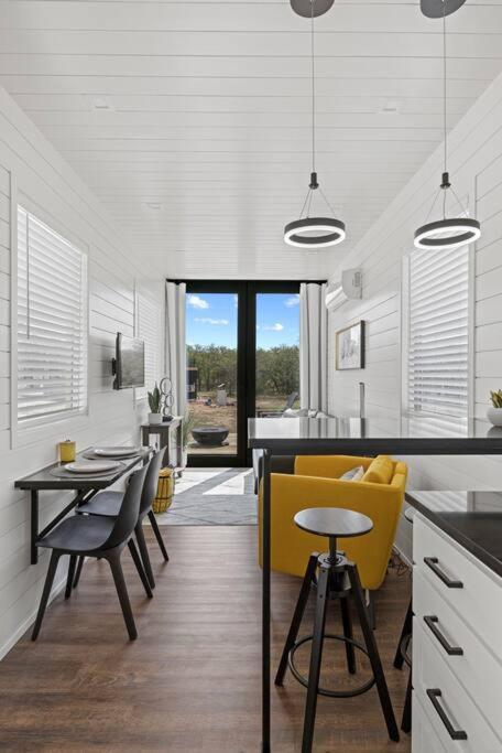 New The Yellow Beacon-Luxury Shipping Container Fredericksburg Exterior photo