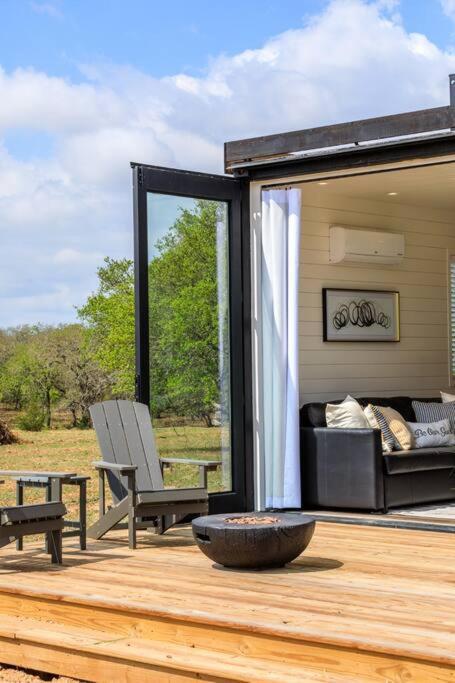 New The Yellow Beacon-Luxury Shipping Container Fredericksburg Exterior photo