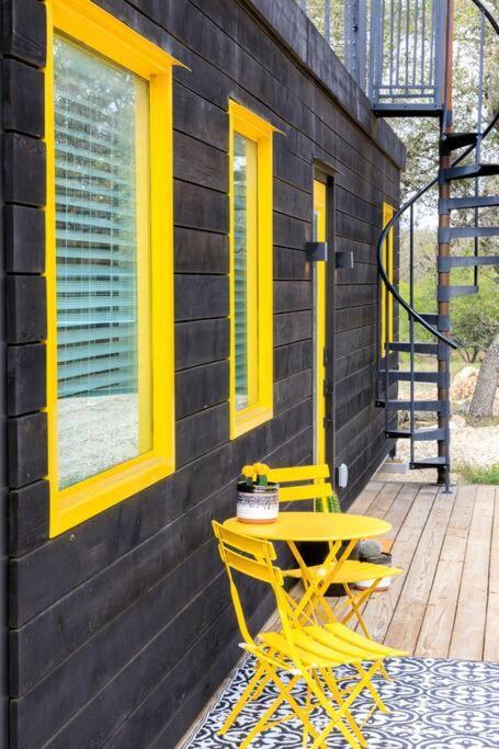 New The Yellow Beacon-Luxury Shipping Container Fredericksburg Exterior photo