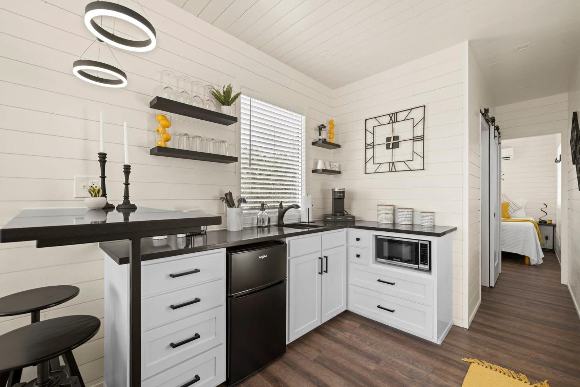 New The Yellow Beacon-Luxury Shipping Container Fredericksburg Exterior photo