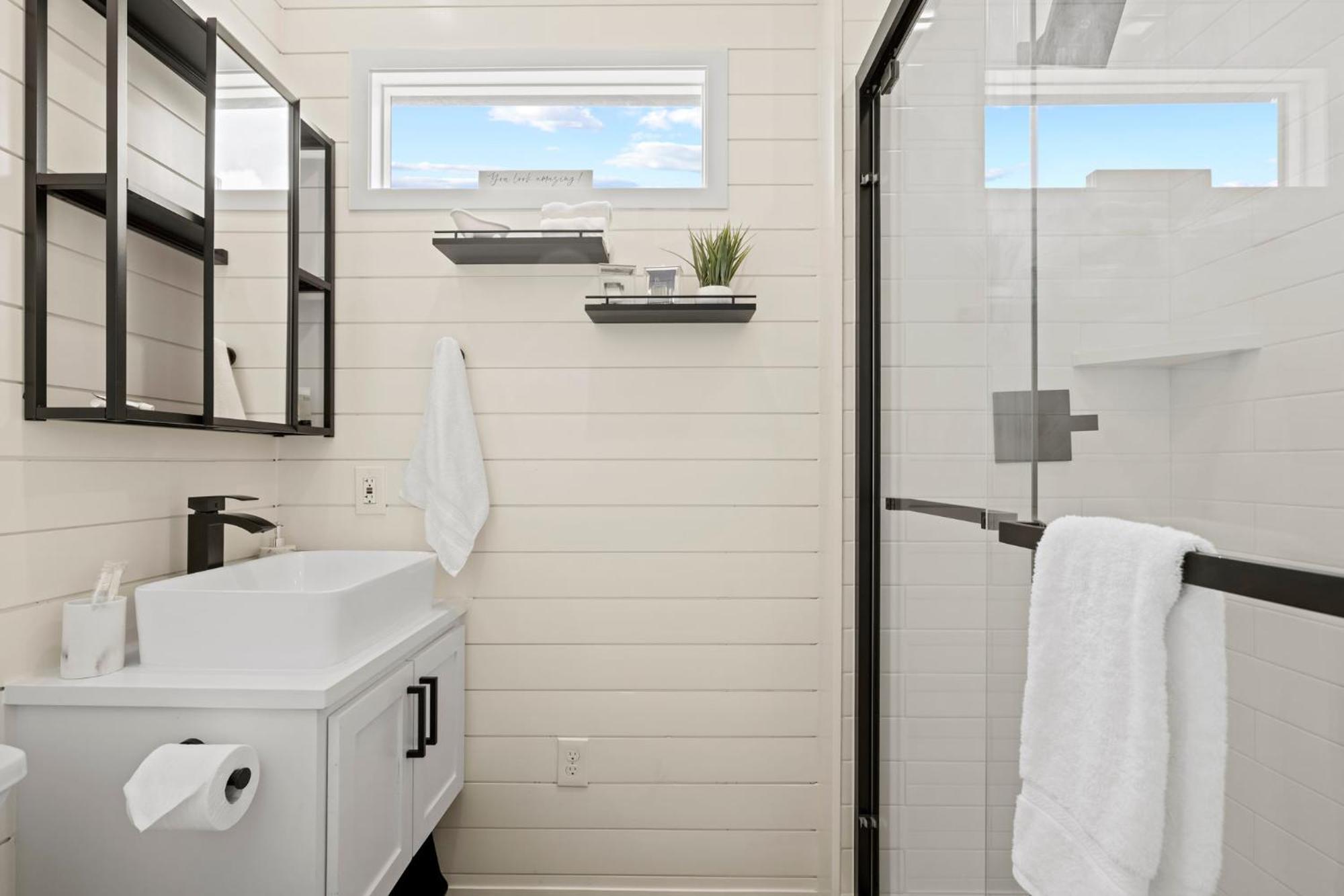 New The Yellow Beacon-Luxury Shipping Container Fredericksburg Exterior photo